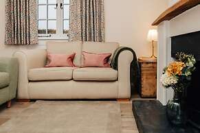 Old Town Cottage - From 350 Per Night