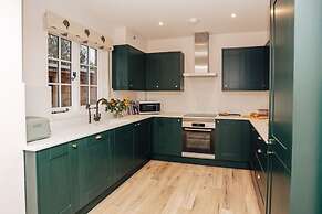 Old Town Cottage - From 350 Per Night