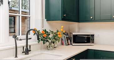 Old Town Cottage - From 350 Per Night