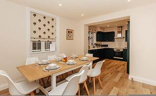 Old Town Cottage - From 350 Per Night