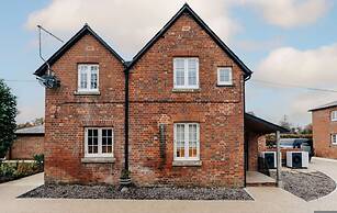 Old Town Cottage - From 350 Per Night