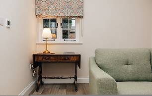 Old Town Cottage - From 350 Per Night