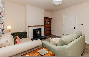 Old Town Cottage - From 350 Per Night