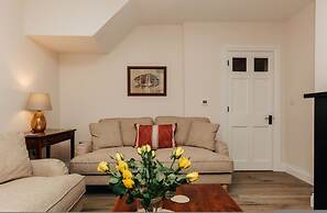 Old Town Cottage - From 350 Per Night