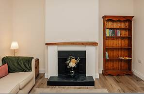 Old Town Cottage - From 350 Per Night