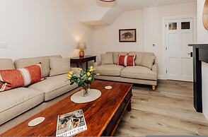 Old Town Cottage - From 350 Per Night