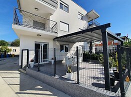 Kastel Novi Elegant and Stylish Apartment With Terrace and Patio
