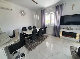 Kastel Novi Elegant and Stylish Apartment With Terrace and Patio