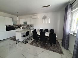Kastel Novi Elegant and Stylish Apartment With Terrace and Patio
