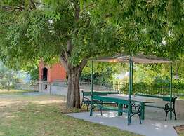 Charming Retreat Holiday Home Mravince With Pool