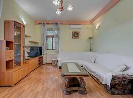 Charming Retreat Holiday Home Mravince With Pool