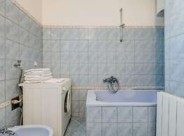 Charming Retreat Holiday Home Mravince With Pool