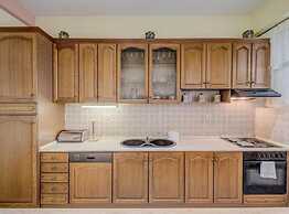 Charming Retreat Holiday Home Mravince With Pool