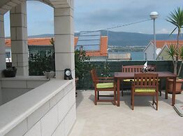 Beachfront Mastrinka Apartments With Sea View