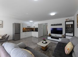 Kastel Stari Sunny Downtown Apartment With Terrace