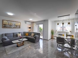 Kastel Stari Sunny Downtown Apartment With Terrace