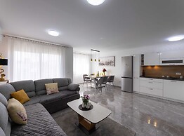 Kastel Stari Sunny Downtown Apartment With Terrace