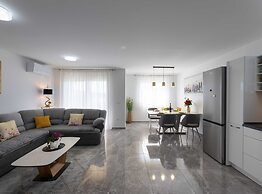 Kastel Stari Sunny Downtown Apartment With Terrace