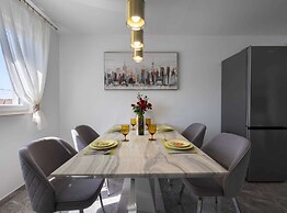 Kastel Stari Sunny Downtown Apartment With Terrace