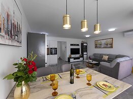 Kastel Stari Sunny Downtown Apartment With Terrace