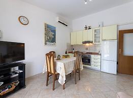 Bright and Spacious Apartment With Terrace in Kastel Stafilic