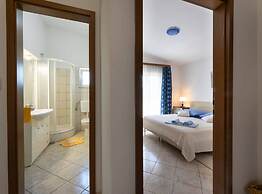 Bright and Spacious Apartment With Terrace in Kastel Stafilic