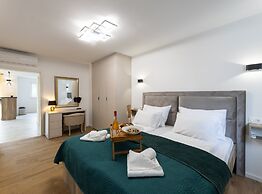 Luxurious and Spacious Apartment With Hot Tub