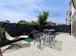 Luxurious and Spacious Apartment With Hot Tub