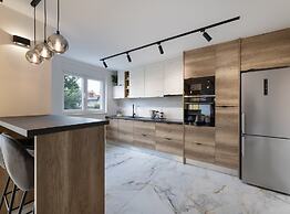 Luxurious and Spacious Apartment With Hot Tub