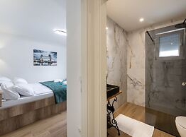 Luxurious and Spacious Apartment With Hot Tub