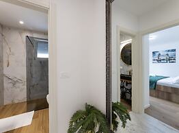 Luxurious and Spacious Apartment With Hot Tub