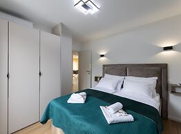 Luxurious and Spacious Apartment With Hot Tub