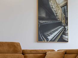 Luxurious and Spacious Apartment With Hot Tub