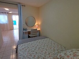 Coastal Charm in Kaštel Kambelovac With Terrace & Sea Views