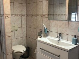 Coastal Charm in Kaštel Kambelovac With Terrace & Sea Views