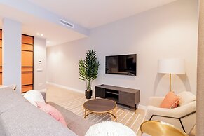 Home Art Apartments Bernabéu