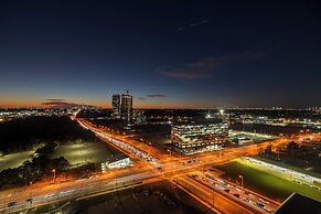 GLOBALSTAY Modern Sonic Way Condos