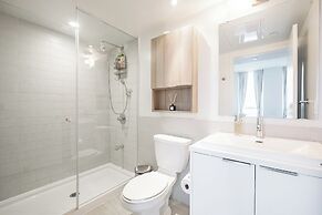 GLOBALSTAY Modern Sonic Way Condos