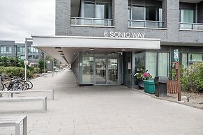 GLOBALSTAY Modern Sonic Way Condos