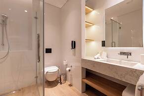 West Walk Retaj Hotel