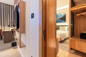 West Walk Retaj Hotel