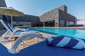 West Walk Retaj Hotel