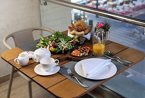 West Walk Retaj Hotel