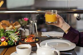 West Walk Retaj Hotel