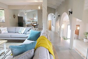 Villa Adina - Sleeps 7 - Pool - Parking - Garden