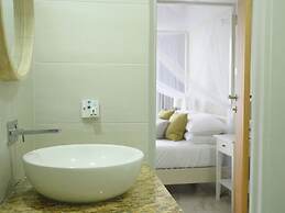 Villa Adina - Sleeps 7 - Pool - Parking - Garden