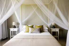 Villa Adina - Sleeps 7 - Pool - Parking - Garden