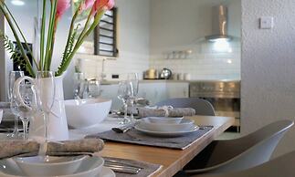 Villa Adina - Sleeps 7 - Pool - Parking - Garden