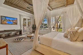 Luxe Villa Tulum in Indio