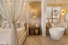 Luxe Villa Tulum in Indio